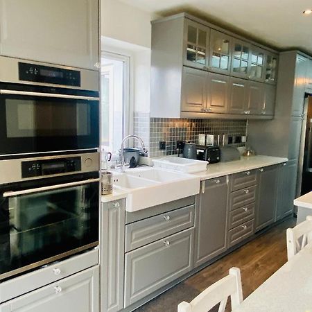לונדון Hameway House- Stunning 4 Bedroom House With A Spacious Kitchen מראה חיצוני תמונה